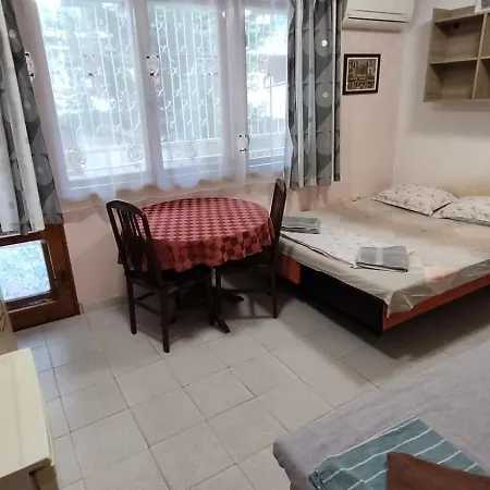 81cha Apartament *